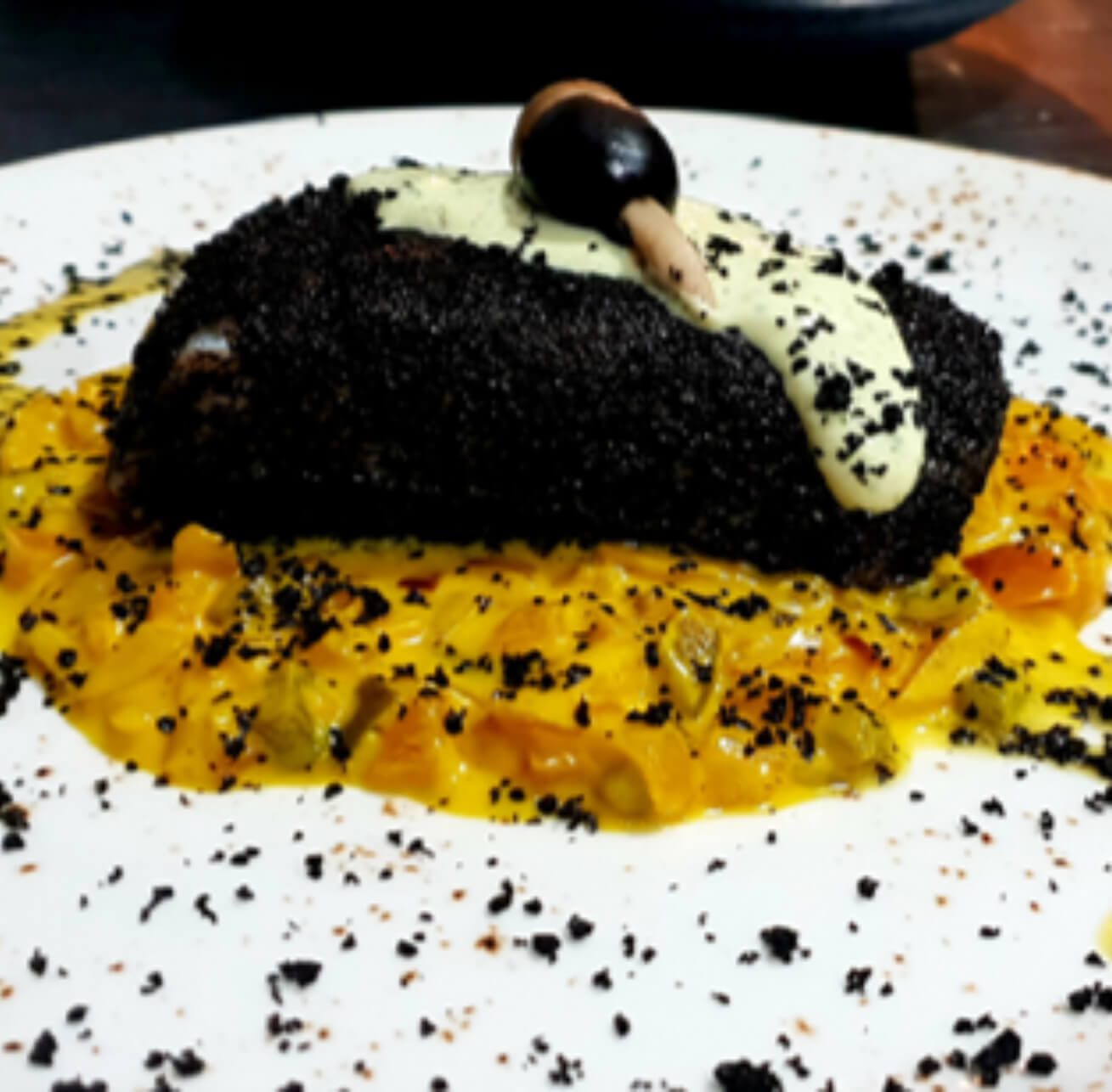 Receta de bacalao envuelto en Aceituna Cacereña sofrito de pimiento y setas con alioli de aceitunas Gordal