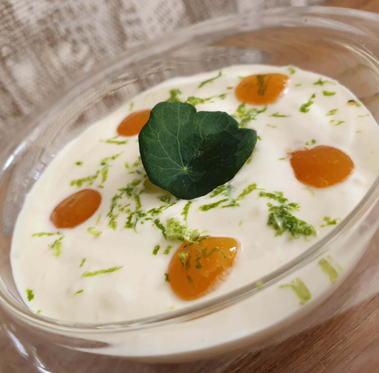 Flan de aceituna Gordal con Chantilly De Romero y Gel de Naranj