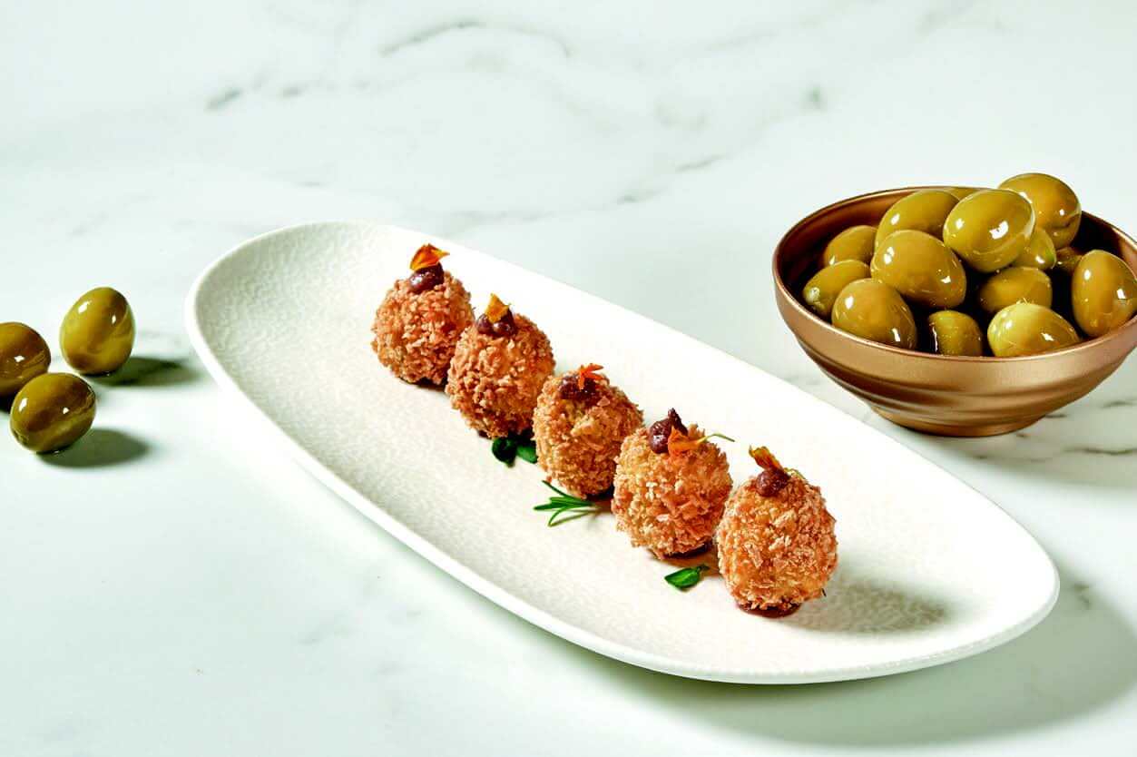 Aceituna Gordal frita rellena de morcilla